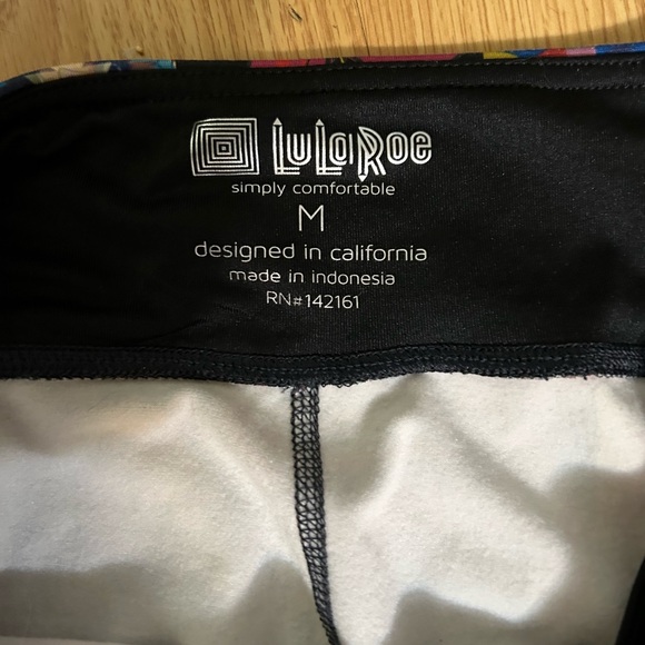 Lularoe Rise Capris - Picture 3 of 3